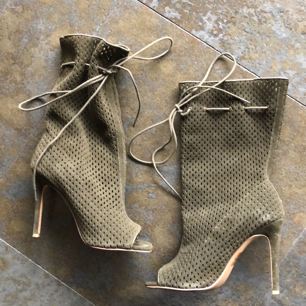Steve Madden ankle bootie
